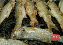 油煎小杂鱼的做法图解3