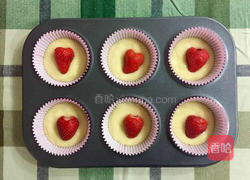 草莓蜂蜜玛芬蛋糕的做法图解6