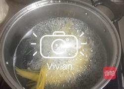 茄酱意面的做法图解2