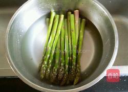 葱油芦笋的做法图解1