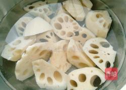 莲藕玉米排骨汤的做法图解4