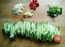 黄瓜拌粉丝的做法图解2