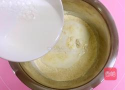 牛奶鸡蛋玉米饼的做法图解3