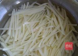 凉拌土豆丝木耳的做法图解1