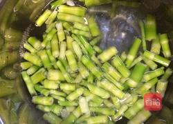 酸菜炒水竹笋的做法图解2