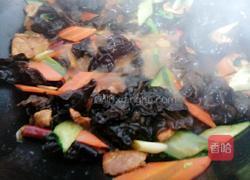 木耳炒肉片的做法图解7