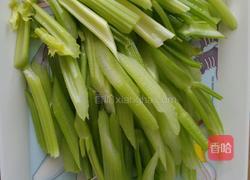 芹菜炒粉的做法图解3