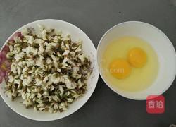 槐花炒鸡蛋的做法图解2