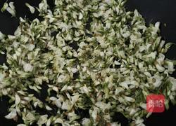 槐花炒鸡蛋的做法图解4