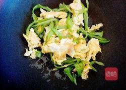 青椒炒鸡蛋的做法图解6