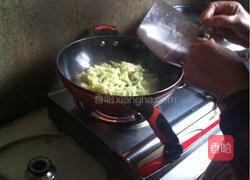 菜花炒肉丝的做法图解4