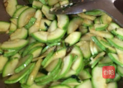 西葫芦炒鸡蛋的做法图解4