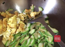 西葫芦炒鸡蛋的做法图解5