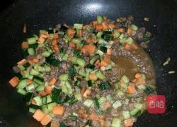 黄瓜牛肉丁的做法图解6