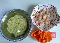 土豆炒鸡丁的做法图解1