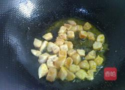 土豆炒鸡丁的做法图解3