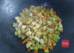土豆炒鸡丁的做法图解7