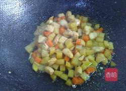 土豆炒鸡丁的做法图解8