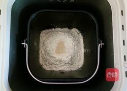 豆沙面包圈的做法图解1