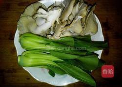 蘑菇青菜的做法图解1