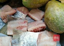 木瓜鱼骨汤的做法图解1