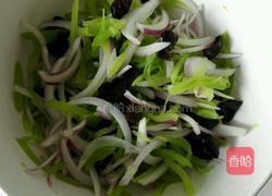 凉拌洋葱莴笋的做法图解4
