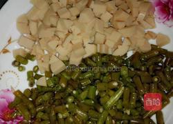 泡豇豆炒火腿肠的做法图解1