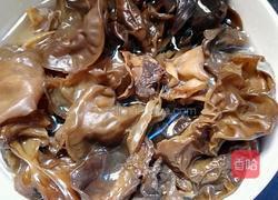 木耳瘦肉汤的做法图解4
