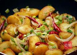 孜然香辣小土豆的做法图解1