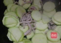 肉丝炒小角瓜的做法图解3