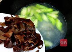 木耳丝瓜汤的做法图解5
