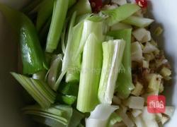 香辣红烧鲫鱼的做法图解2