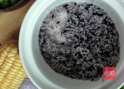 黑色糯米饭的做法图解1