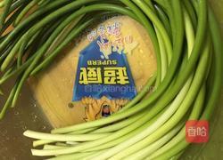 蒜苔炒肉片的做法图解1