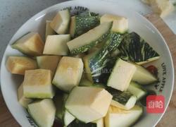 皮皮虾炖蒲瓜的做法图解1