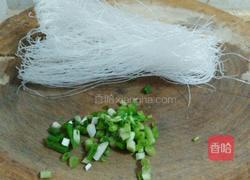 酸菜粉丝汤的做法图解3