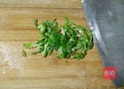 青椒卷心菜的做法图解3