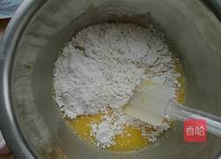 草莓酱蛋糕卷的做法图解3