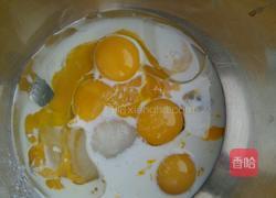 草莓酱蛋糕卷的做法图解2