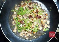 香菇炒青椒的做法图解4