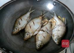 红烧小鳊鱼的做法图解3