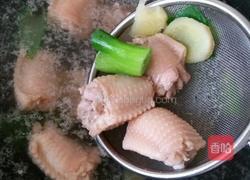 去骨鸡翅炖菌菇的做法图解2