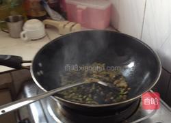 雪菜肉丝炒毛豆的做法图解4