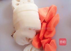 猪骨头莲藕胡萝卜汤的做法图解5