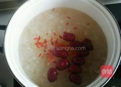 银耳玫瑰红枣枸杞汤的做法图解4