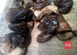 香菇 蒜苔 炒肉的做法图解1