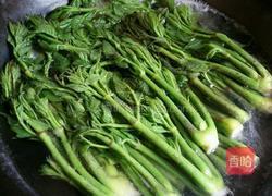 刺嫩芽蘸酱的做法图解2