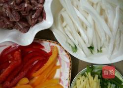 白菜梗炒瘦肉的做法图解1