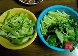 青椒炒凤爪的做法图解2