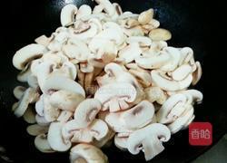 蘑菇炒芹菜的做法图解3